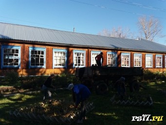 Уборка на пришкольном участке