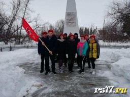 рейд по очистке территории около памятника Победы в п.Рощинском рейд по очистке территории около памятника Победы в п.Рощинском