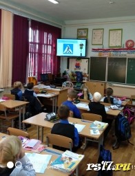 Семья - за безопасность на дорогах.