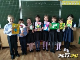 Школьный конкурс открыток, посвященный Женскому дню