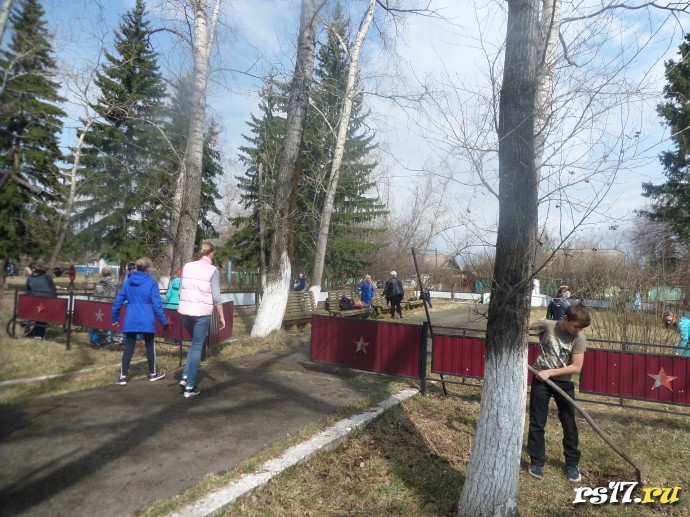 Трудовой десант - акция "Чистый посёлок" 3